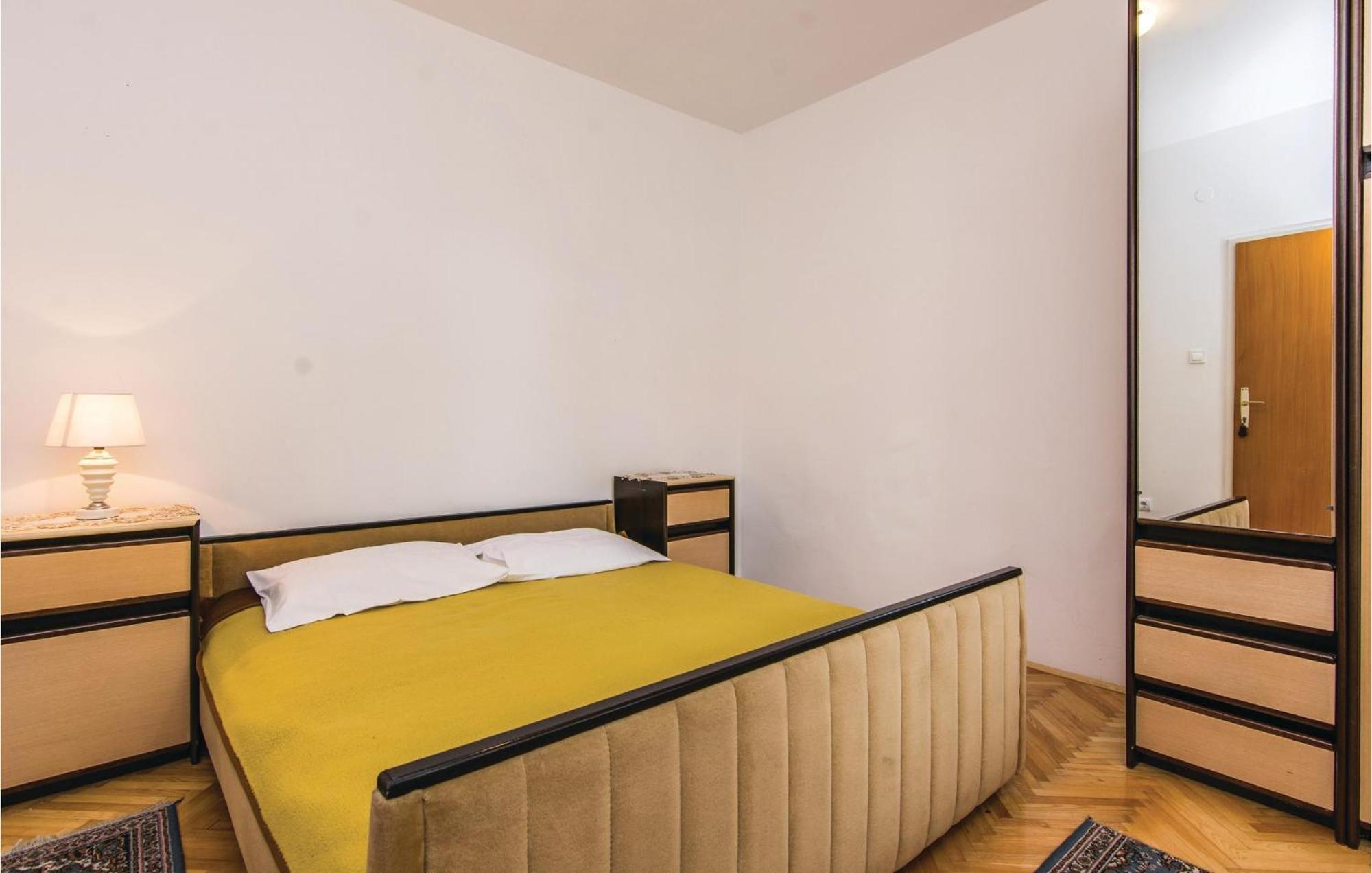 4 Bedroom Awesome Apartment In Starigrad Exterior photo