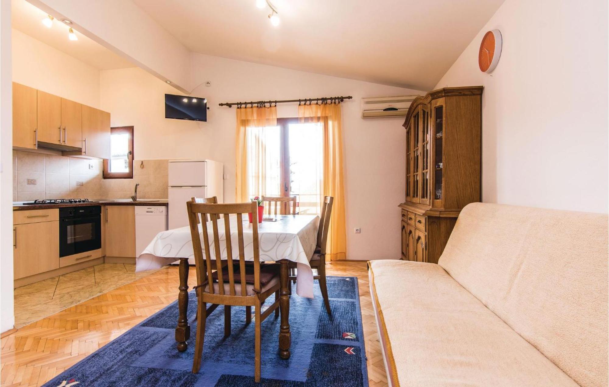 4 Bedroom Awesome Apartment In Starigrad Exterior photo