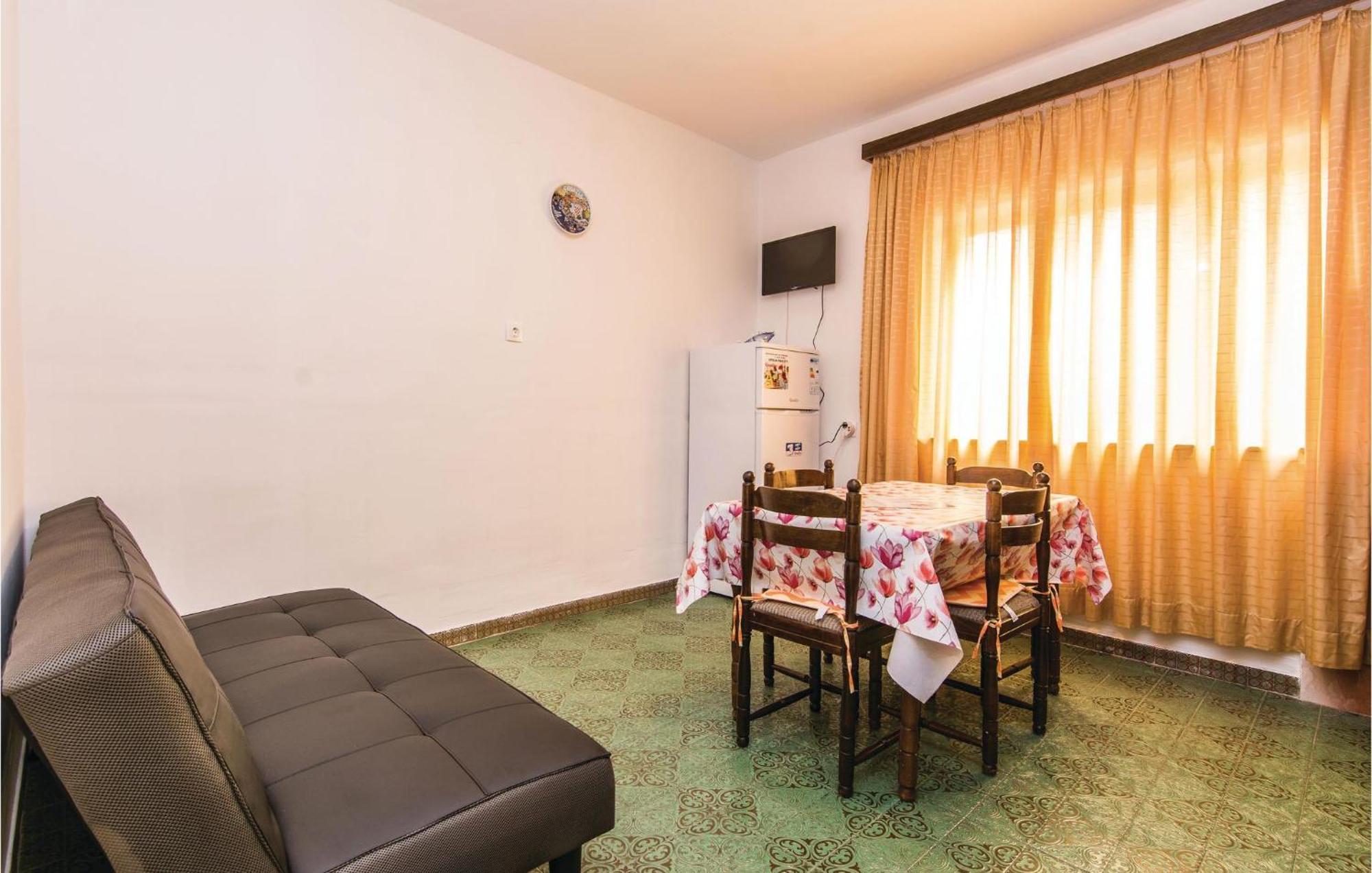 4 Bedroom Awesome Apartment In Starigrad Exterior photo