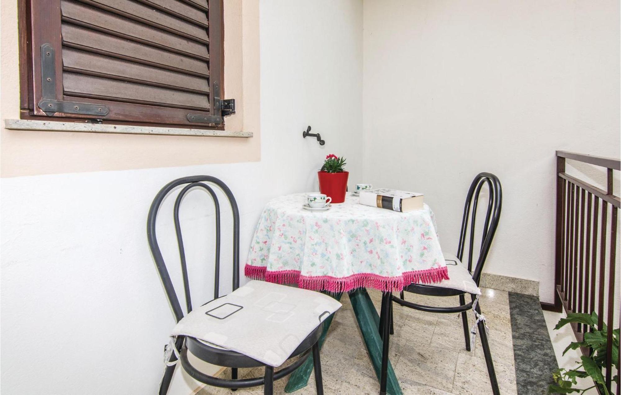 4 Bedroom Awesome Apartment In Starigrad Exterior photo