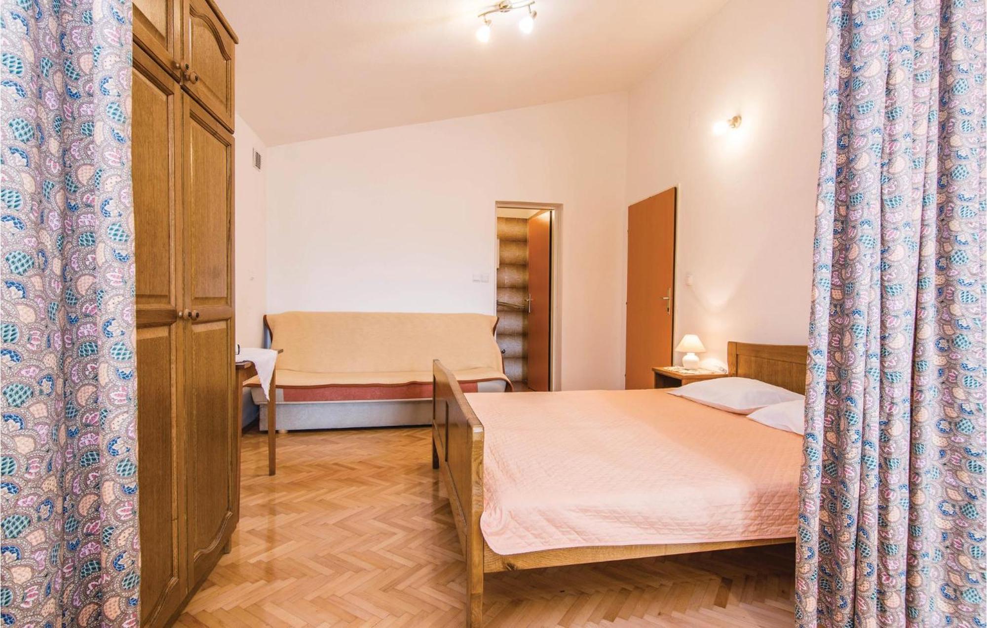 4 Bedroom Awesome Apartment In Starigrad Exterior photo